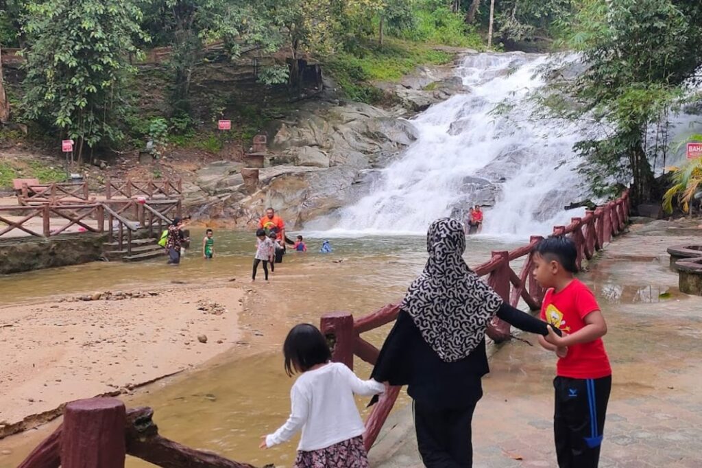 air terjun lata bayu