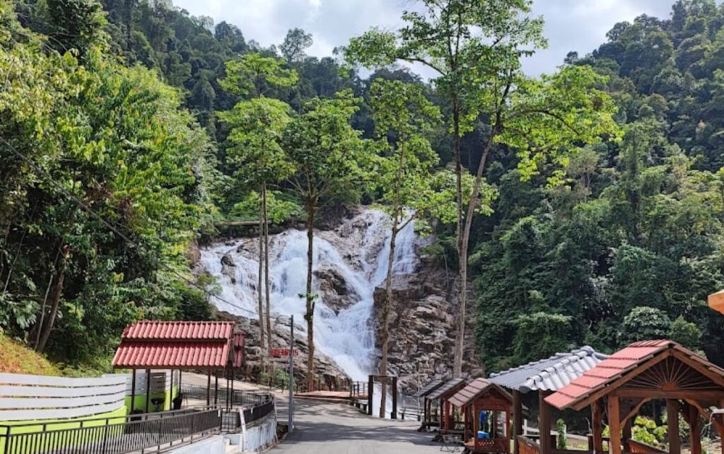 air terjun lata berangin