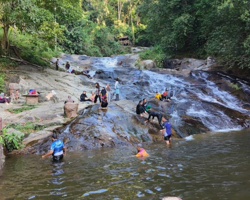 aktiviti air terjun lata bayu