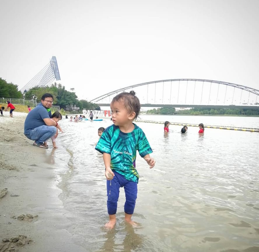 daya tarik pantai floria