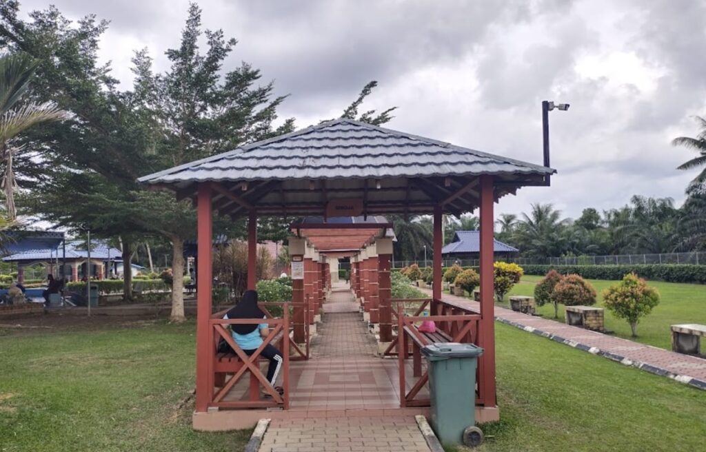 kemudahan sungai gersik hotspring