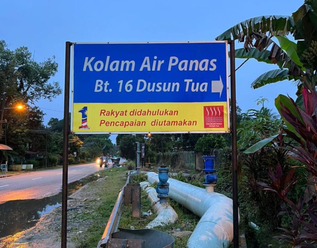 laluan kolam air panas dusun tua