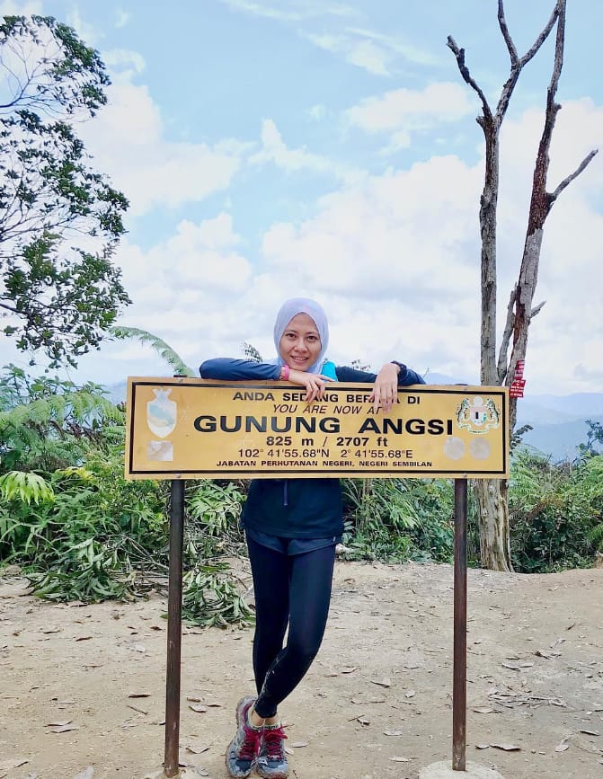 lokasi gunung angsi