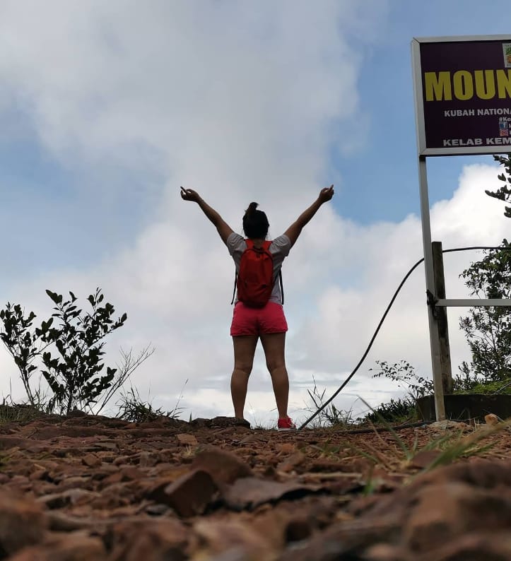 pendakia gunung serapi