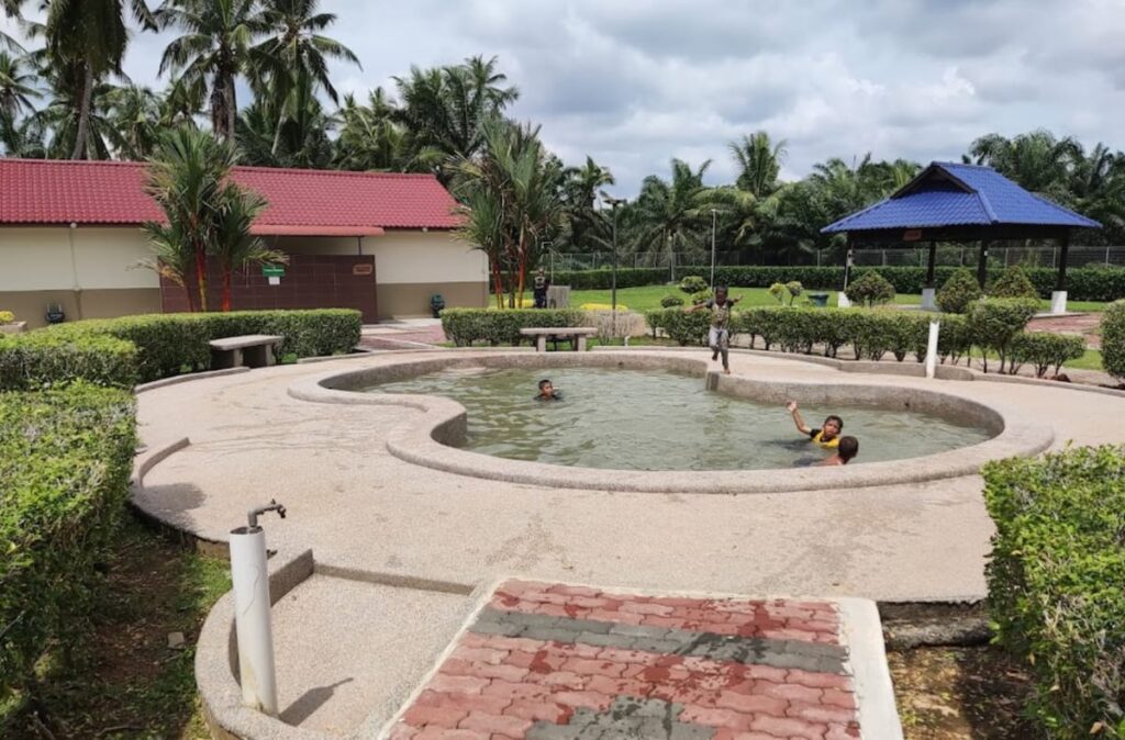 sungai gersik hot spring