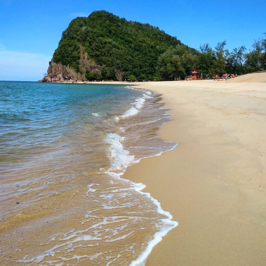 tarikan pantai bukit keluang