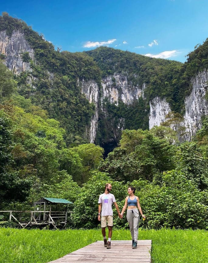 waktu operasi gunung mulu national park