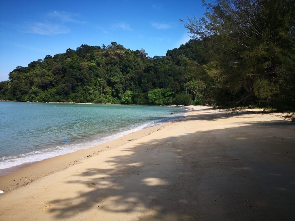 pantai teluk dalam