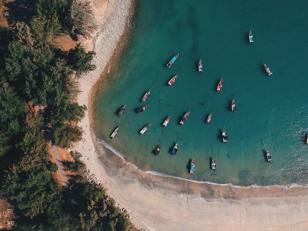 pantai teluk kalong