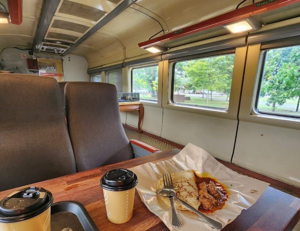 cafe dalam keretapi